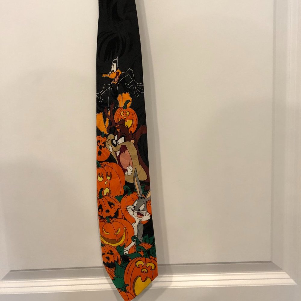 LOONEY TUNES HALLOWEN TIE